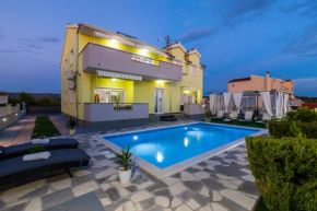 Гостиница Holiday home Villa Anny  Бродарица